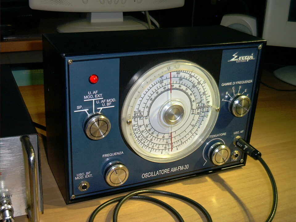 Strumenti da Laboratorio OSCILLATORE MODULATO AM-FM-30 ERREPI